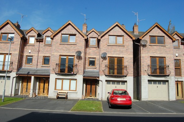 25 Silverwood Green, Lurgan Co. Armagh BT66 6SS
